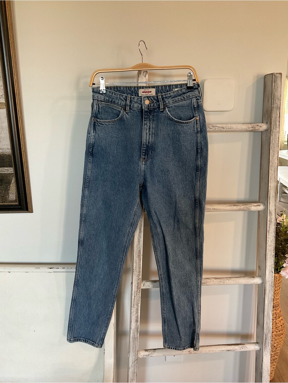 Wrangler Highrise Mom Jeans Size 10/30 Medium Wash 12” Rise 27” Inseam EUC